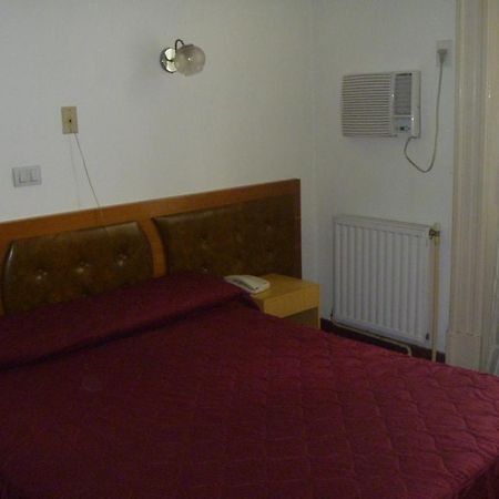 Hotel Turista Buenos Aires Zimmer foto