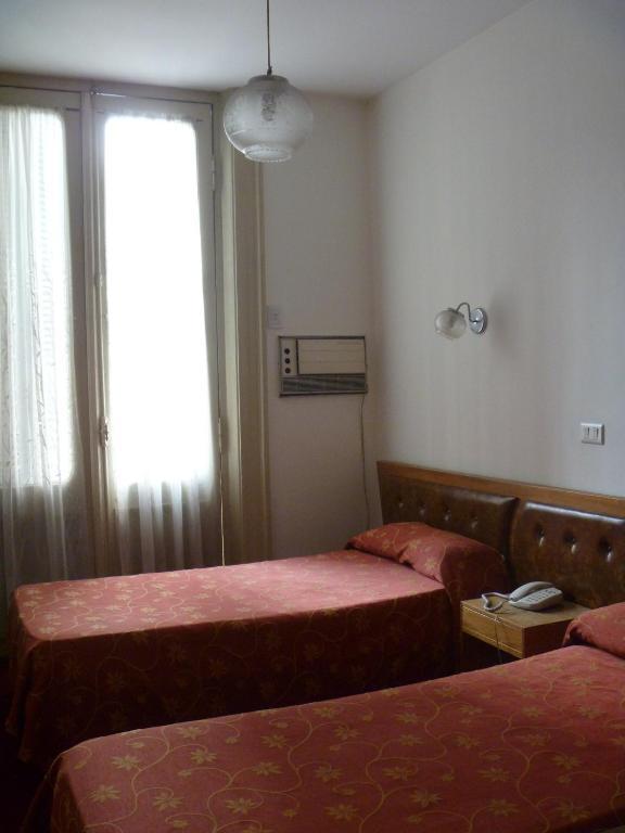 Hotel Turista Buenos Aires Zimmer foto